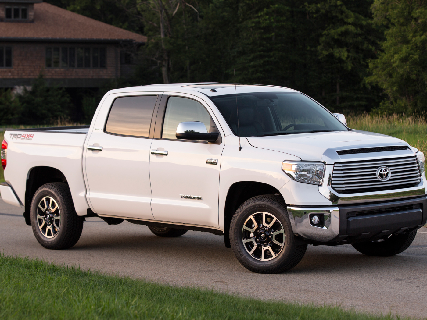 Новая машина Toyota Tundra 2014