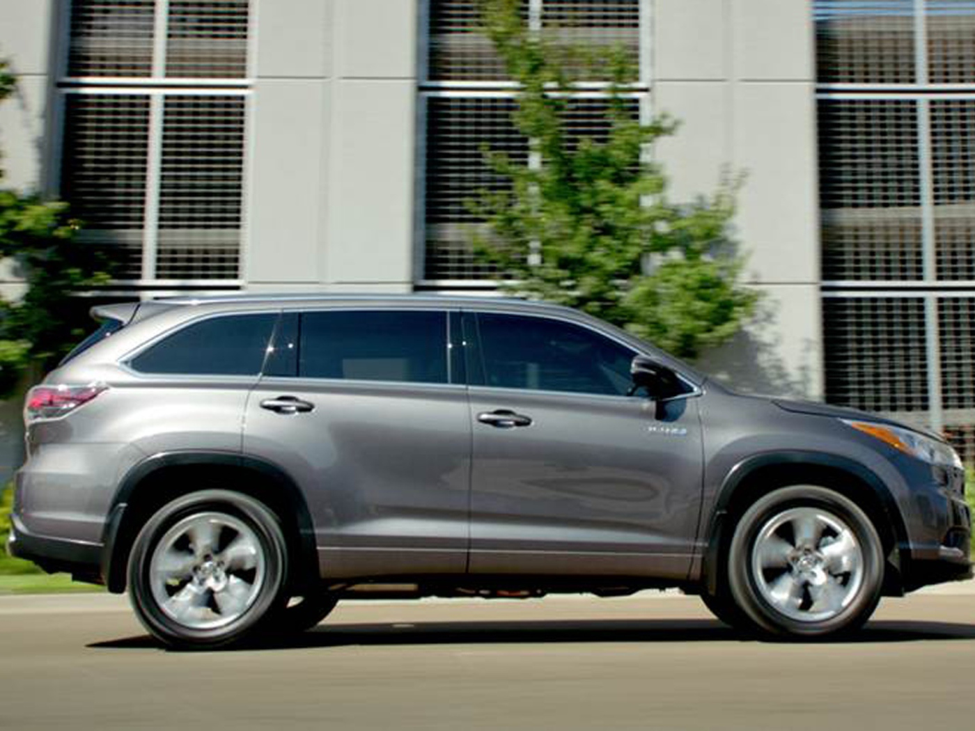 Надежный автомобиль Toyota Highlander 2014