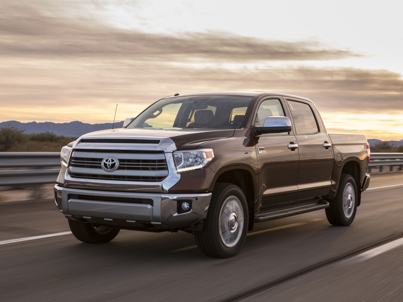 Тест драйв автомобиля Toyota Tundra 2014