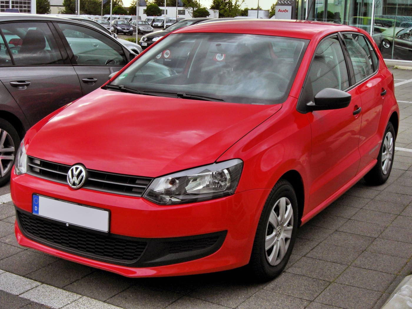 Красивый автомобиль Volkswagen  Polo (Поло) 2014