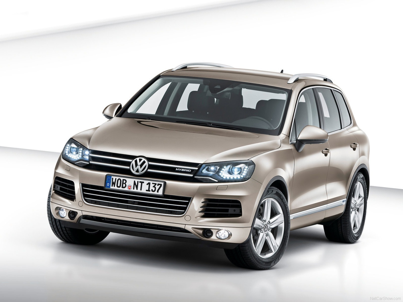 Автомобиль марки Volkswagen модели Touareg