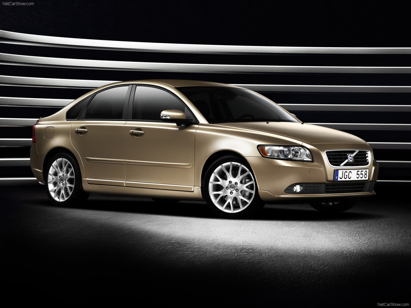  Красивый автомобиль Volvo s40