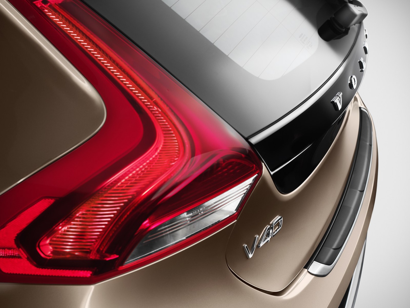  Автомобиль марки Volvo модели v40 Cross country