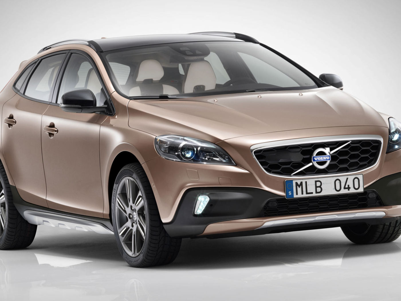  Новая машина Volvo v40 Cross country