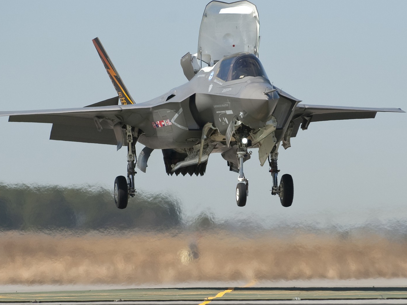 Военный самолет F-35