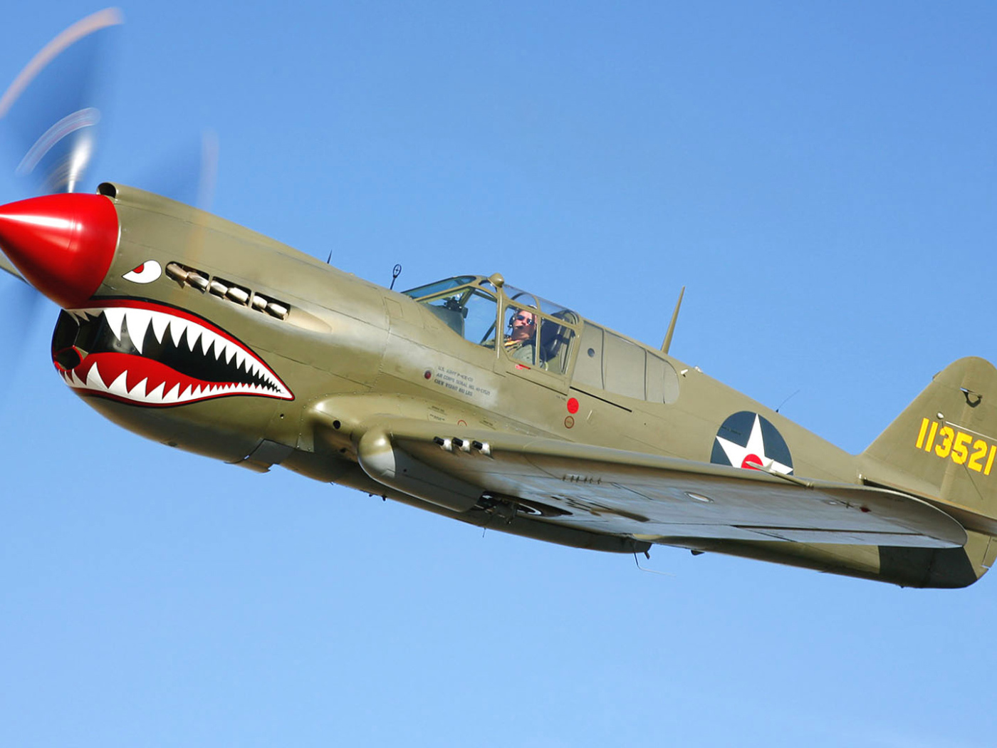 Самолет акула