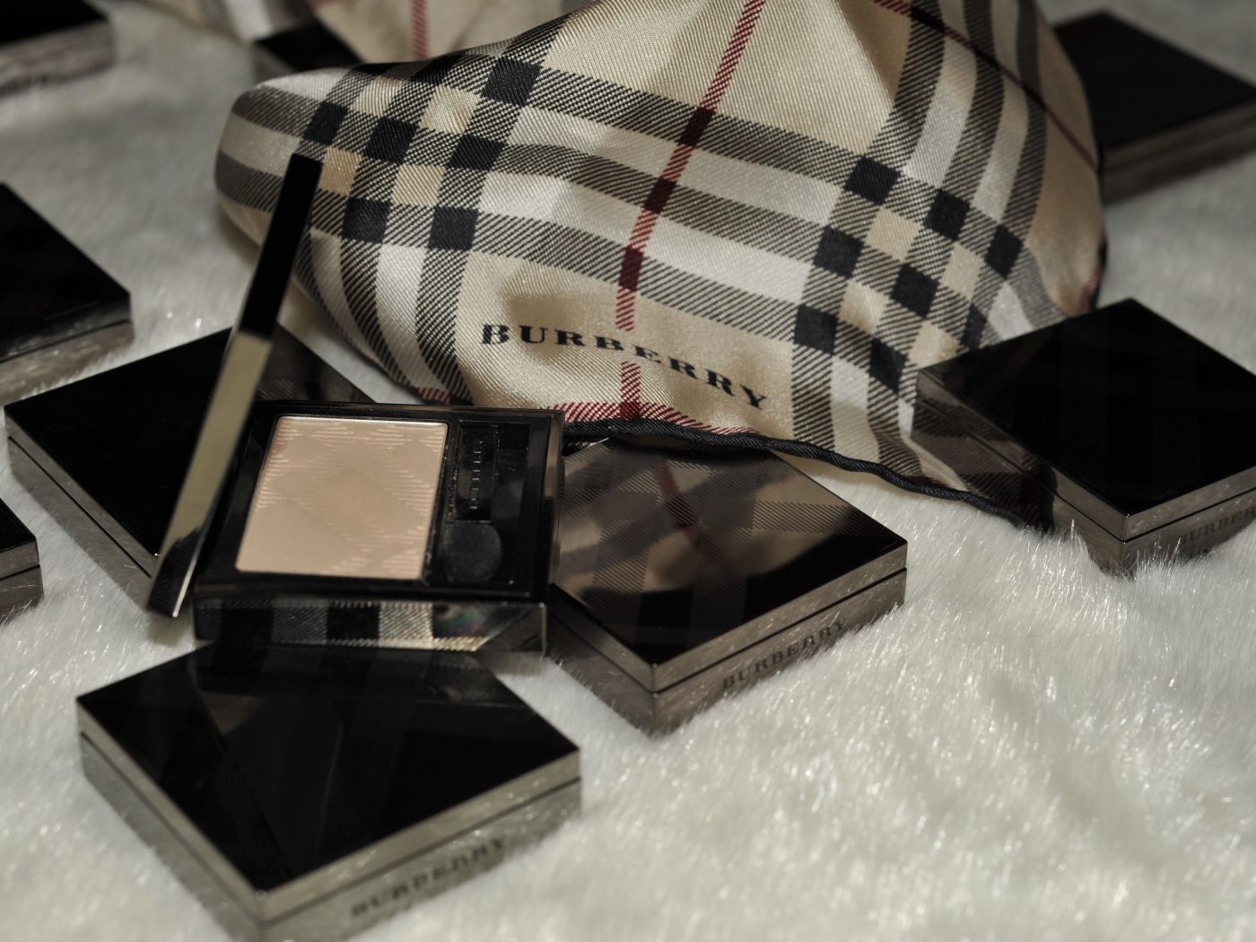 Косметика от Burberry