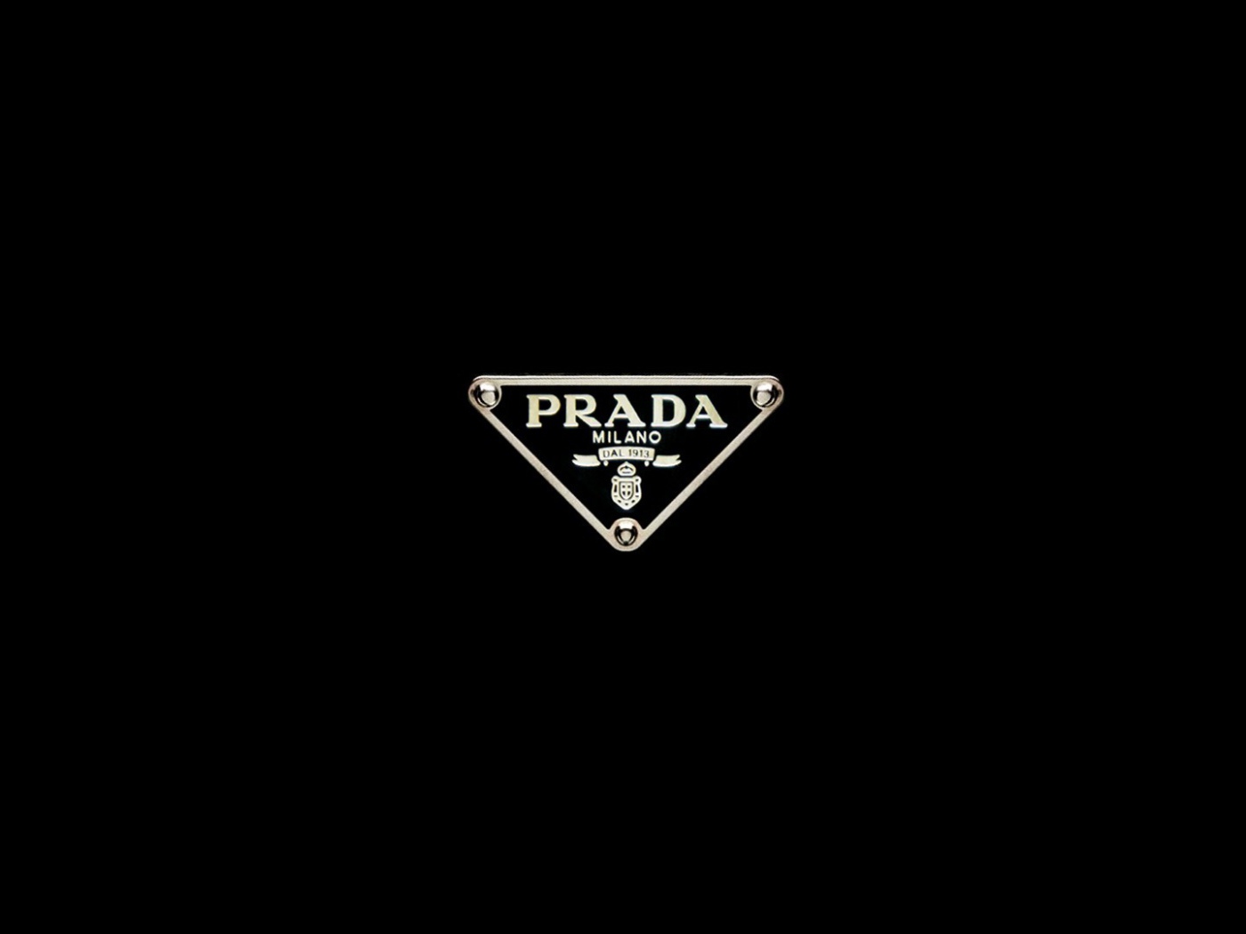 Итальянский производитель одежды Prada