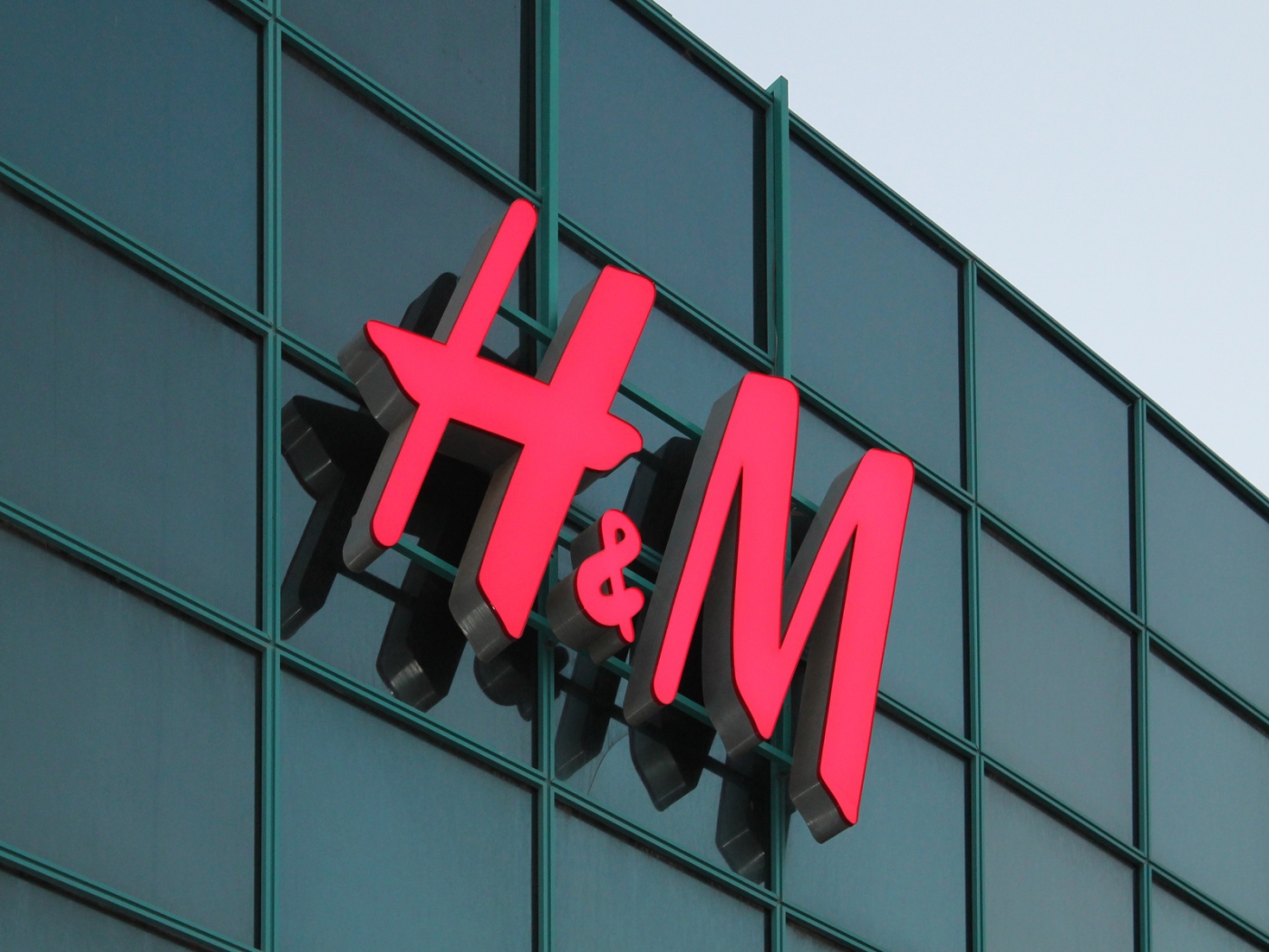 Символ компании H&M