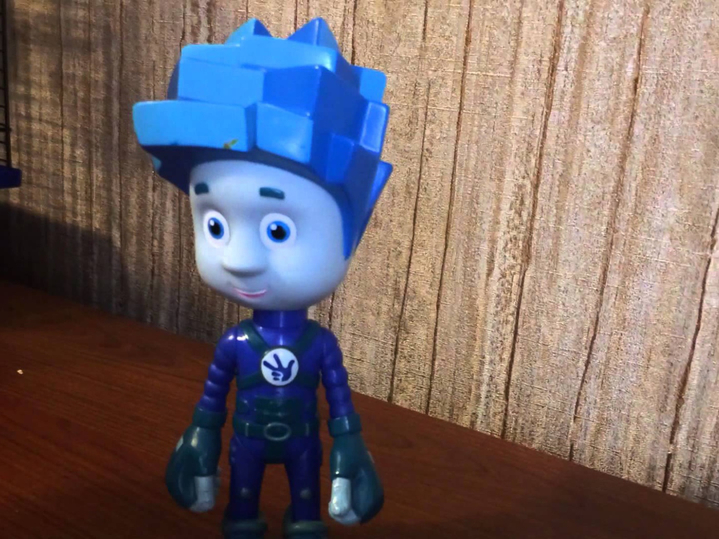 Синий герой мультфильма Фиксики