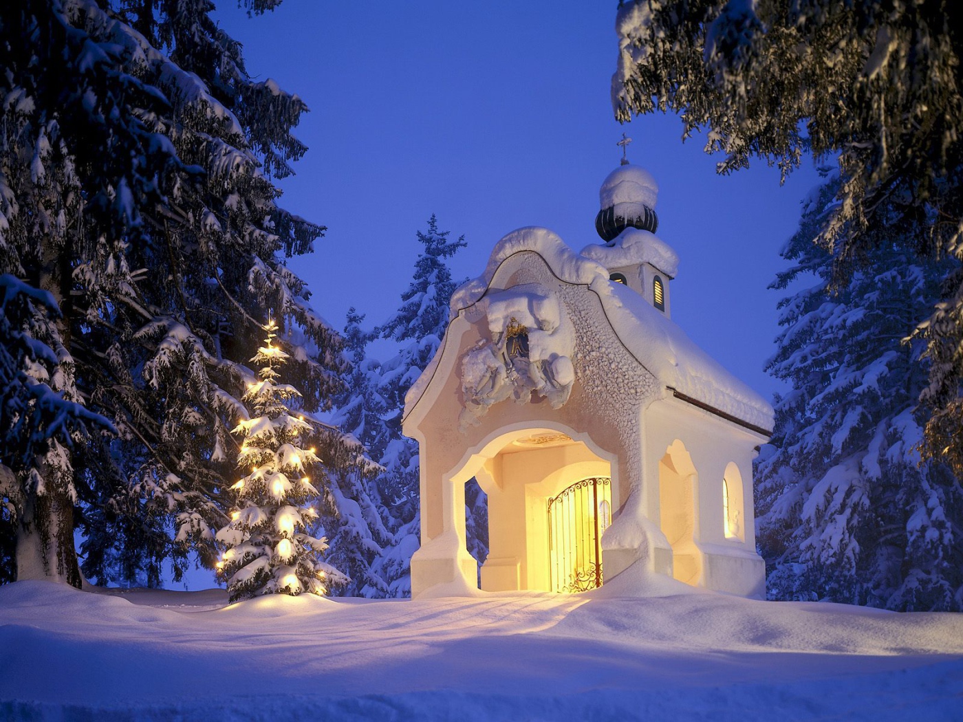 Небольшая часовня на Рождество