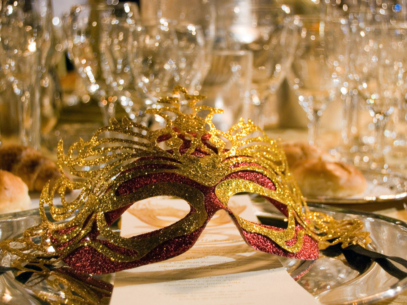 Праздничная маска