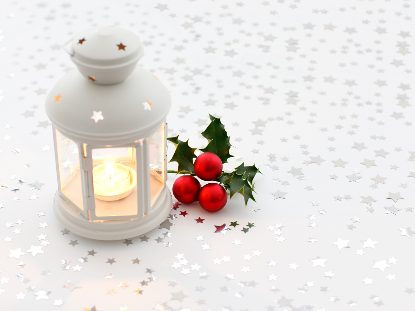 Белый фонарь со свечой