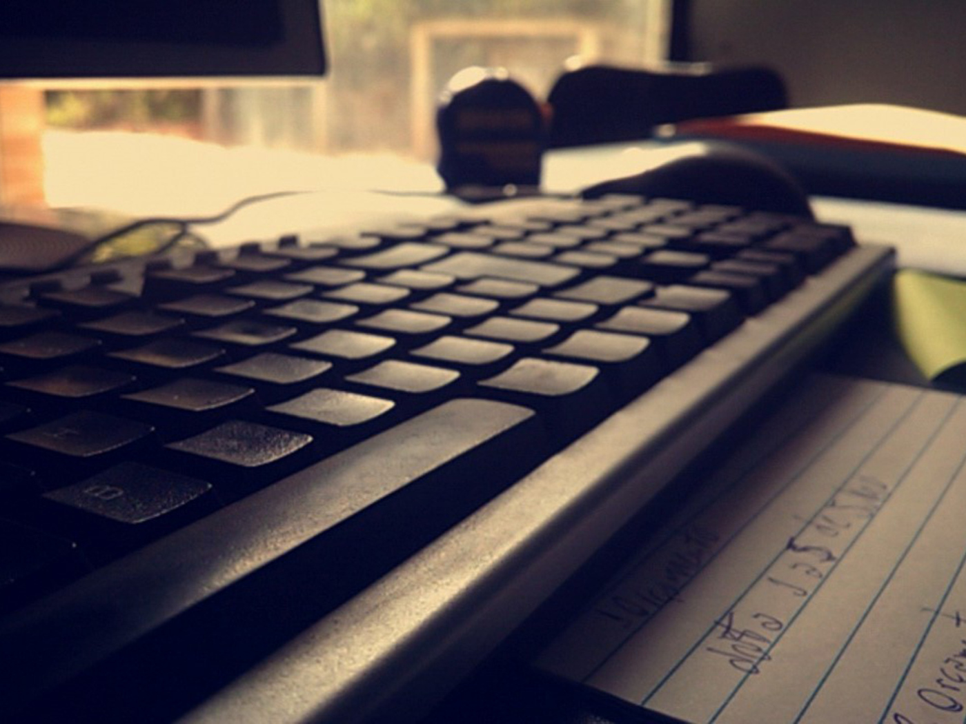 Черная компьютерная клавиатура