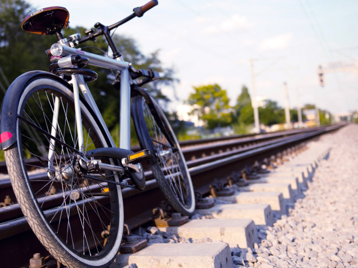 Велосипед у железной дороги