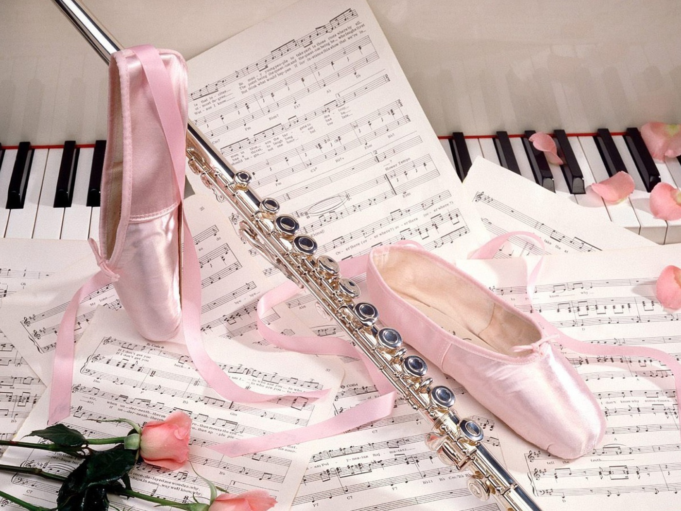 Танцевальные тапочки и ноты