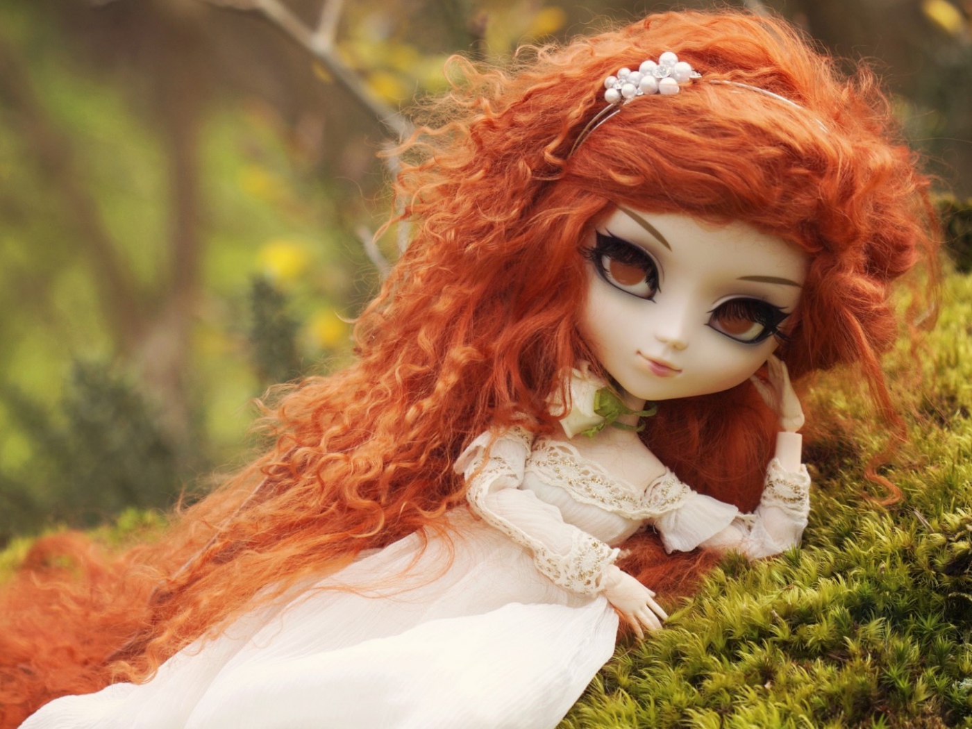 Кукла на природе