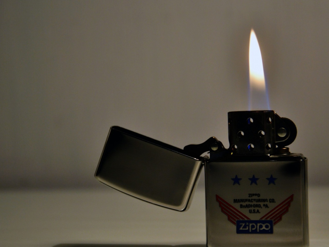 Пламя зажигалки