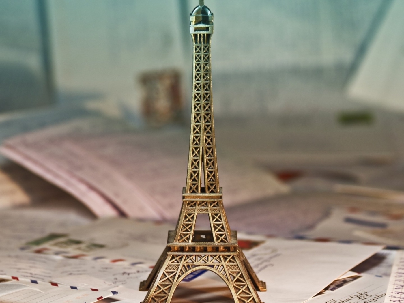 Маленькая копия башни на конвертах