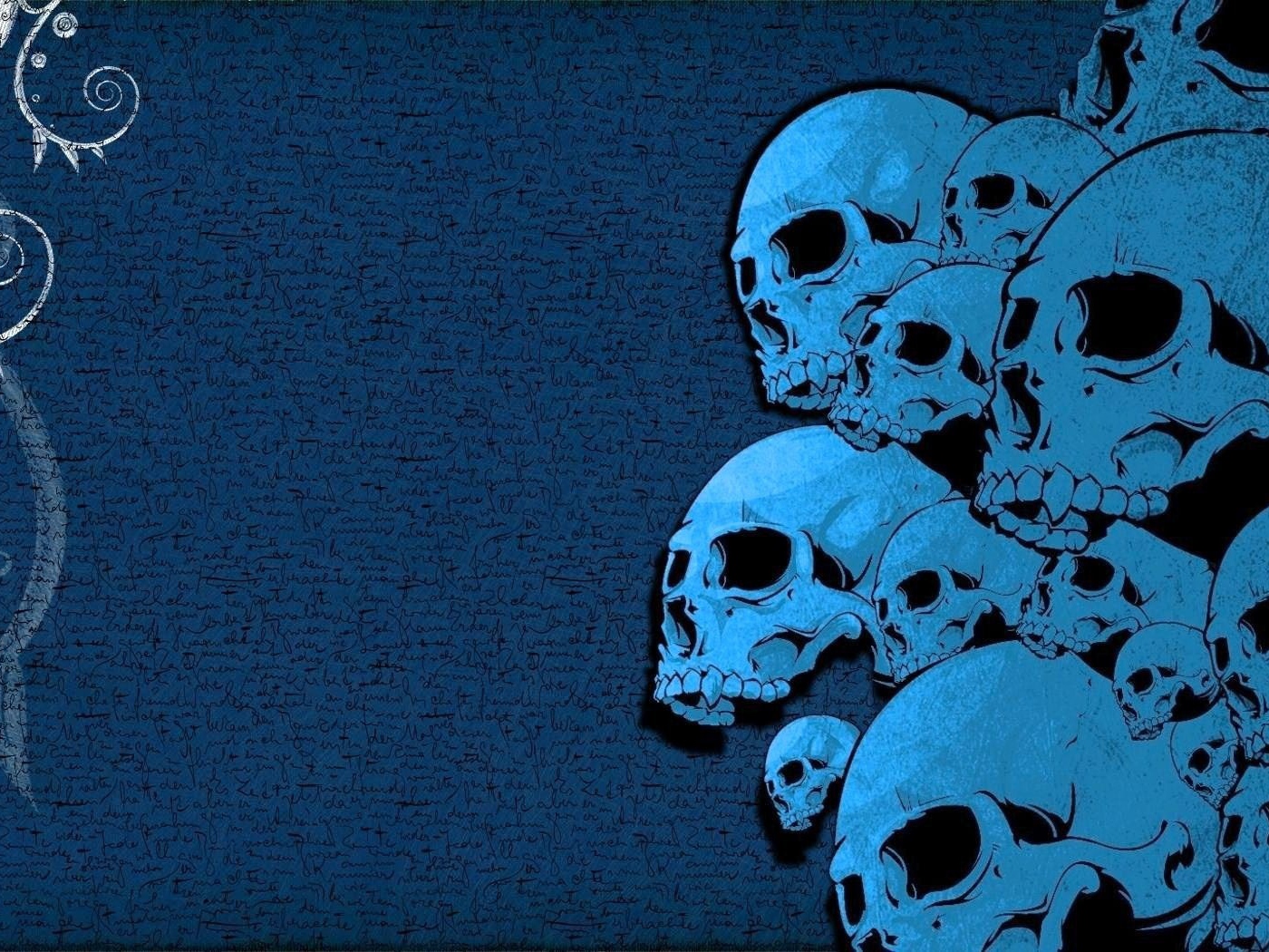 Изображения нескольких черепов