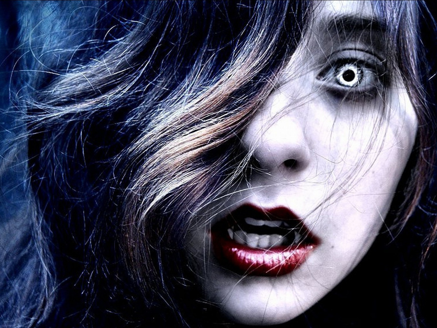 Голодная девушка вампир