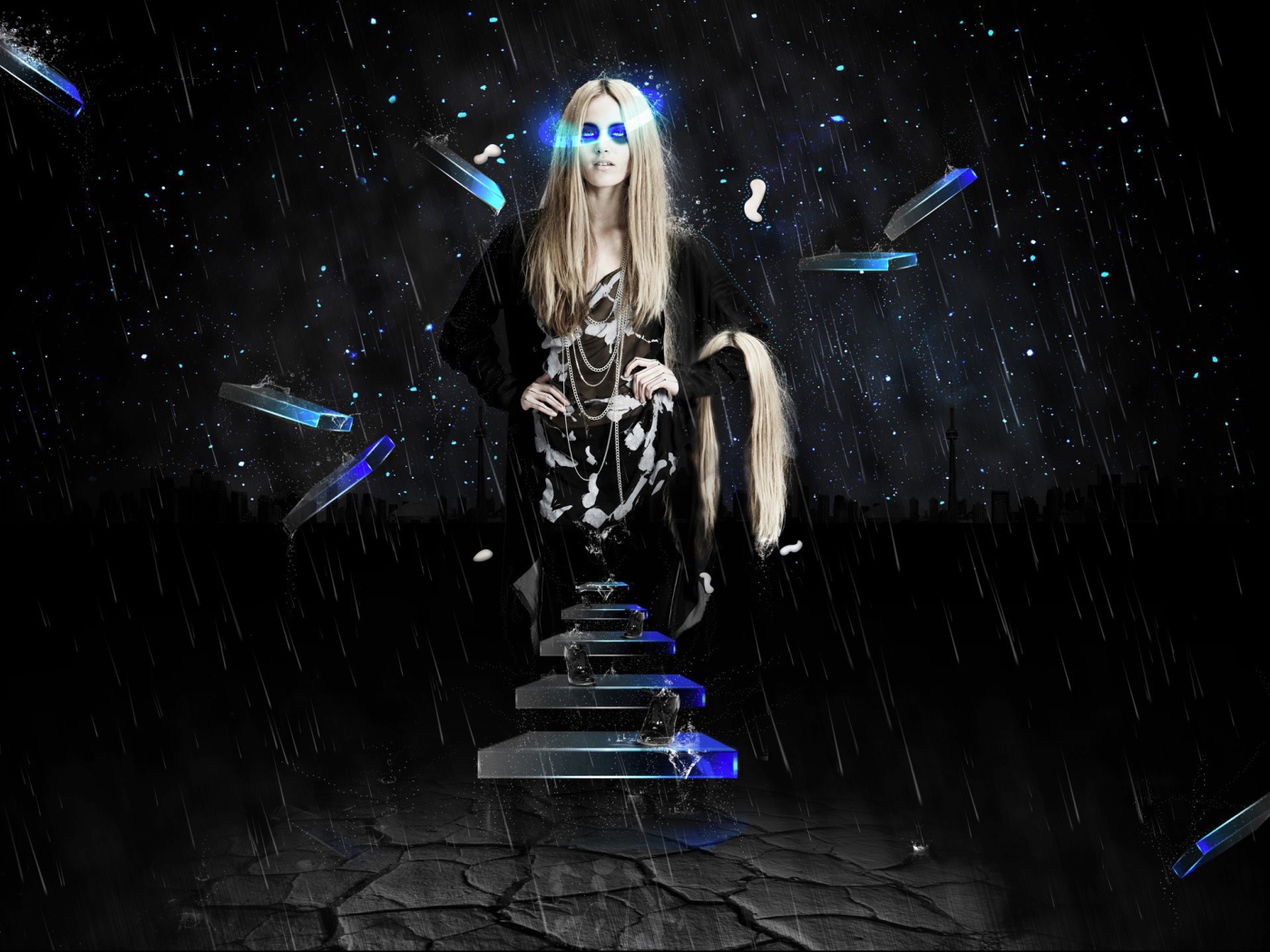 Женщина в черной одежде