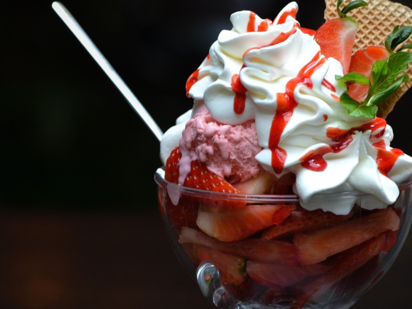 Мороженное с клубникой