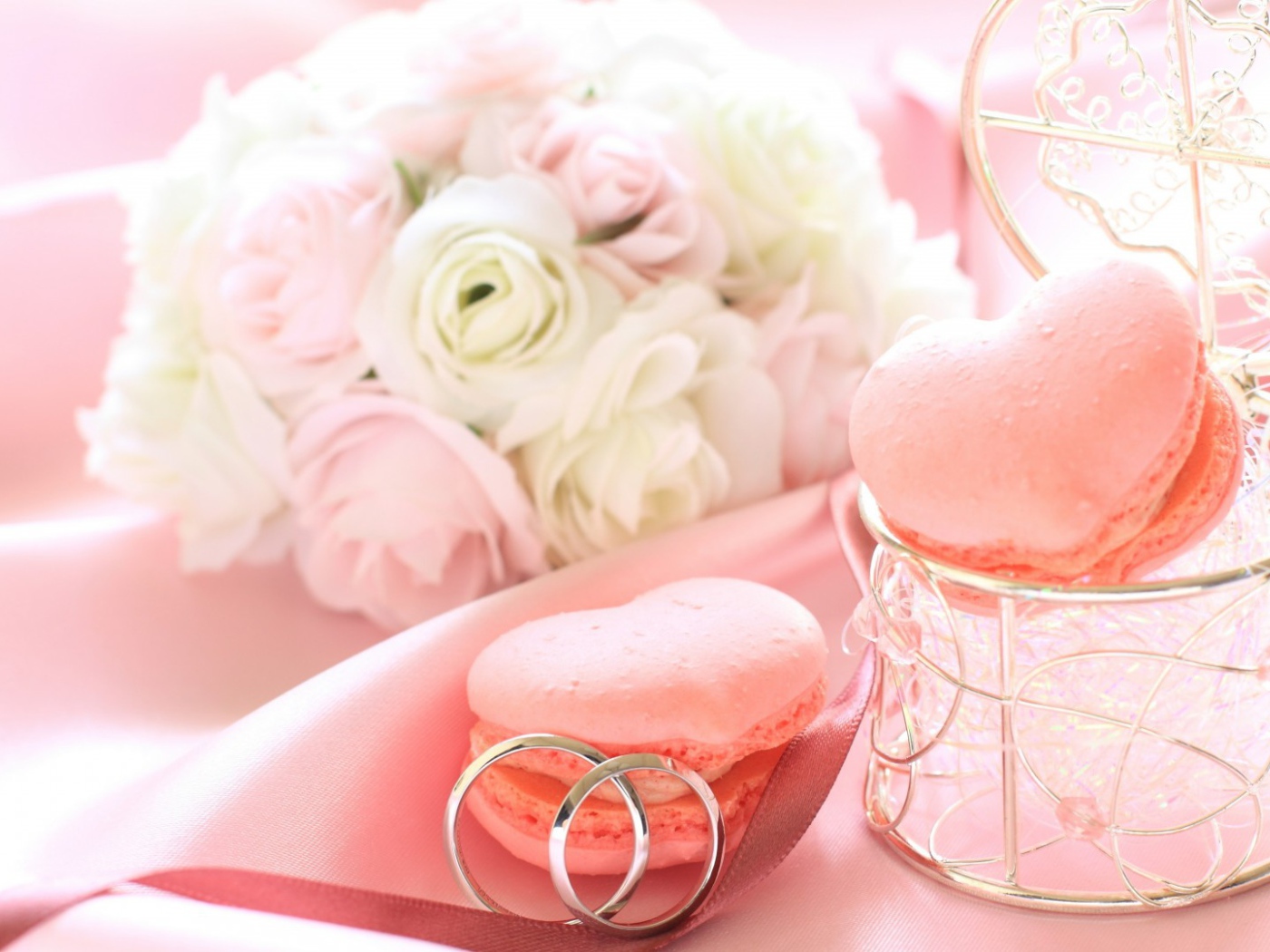 Розовое печенье на свадьбу