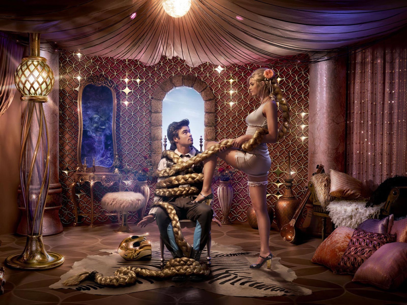 Блондинка с очень длинными волосами