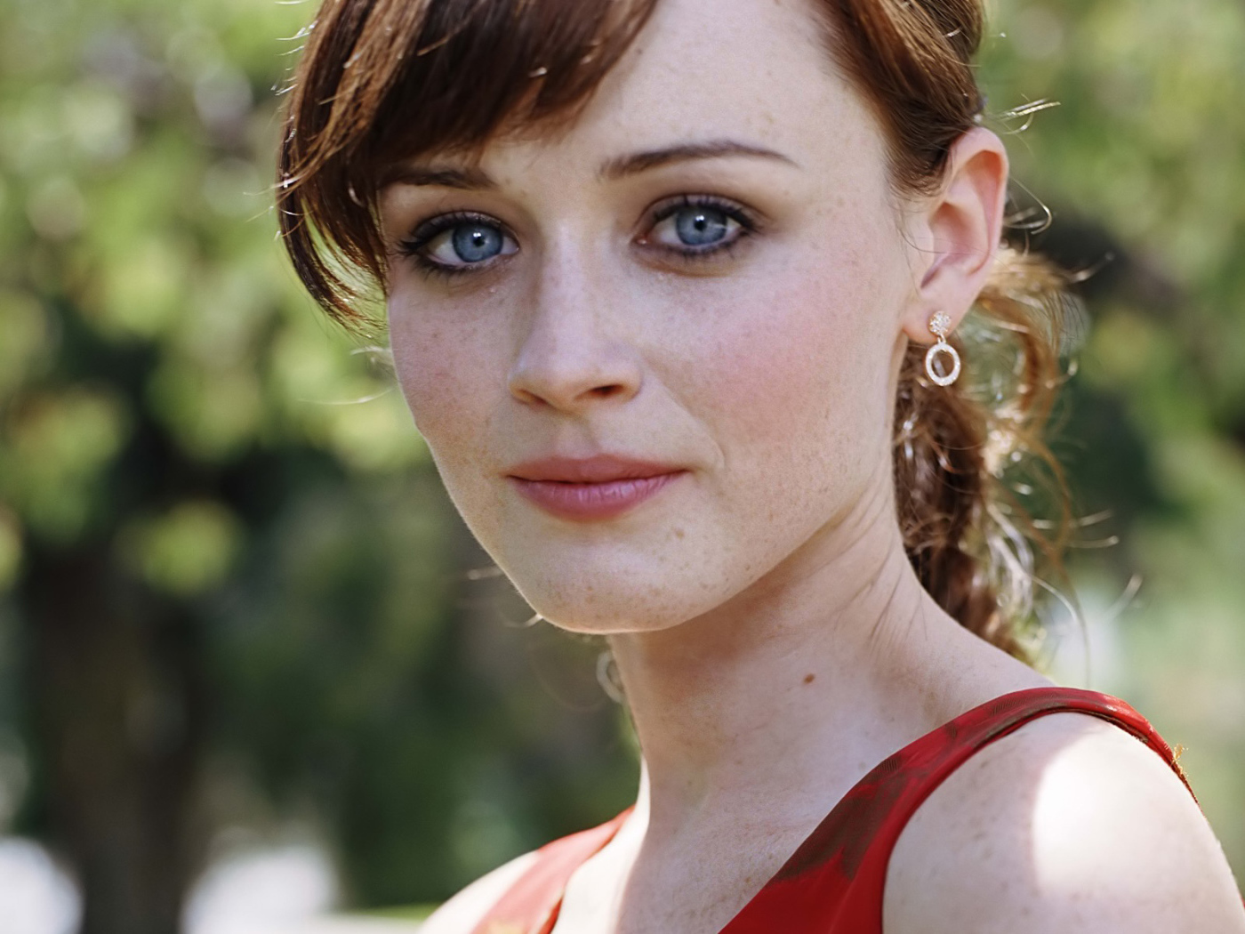 Знаменитая модель с веснушками