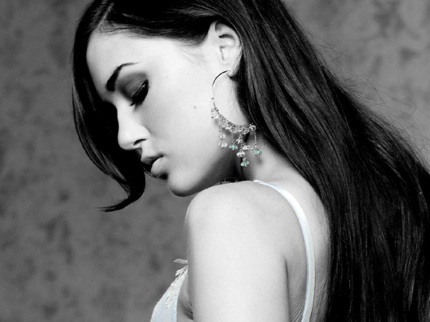 Саша Грей  красавица с темными волосами