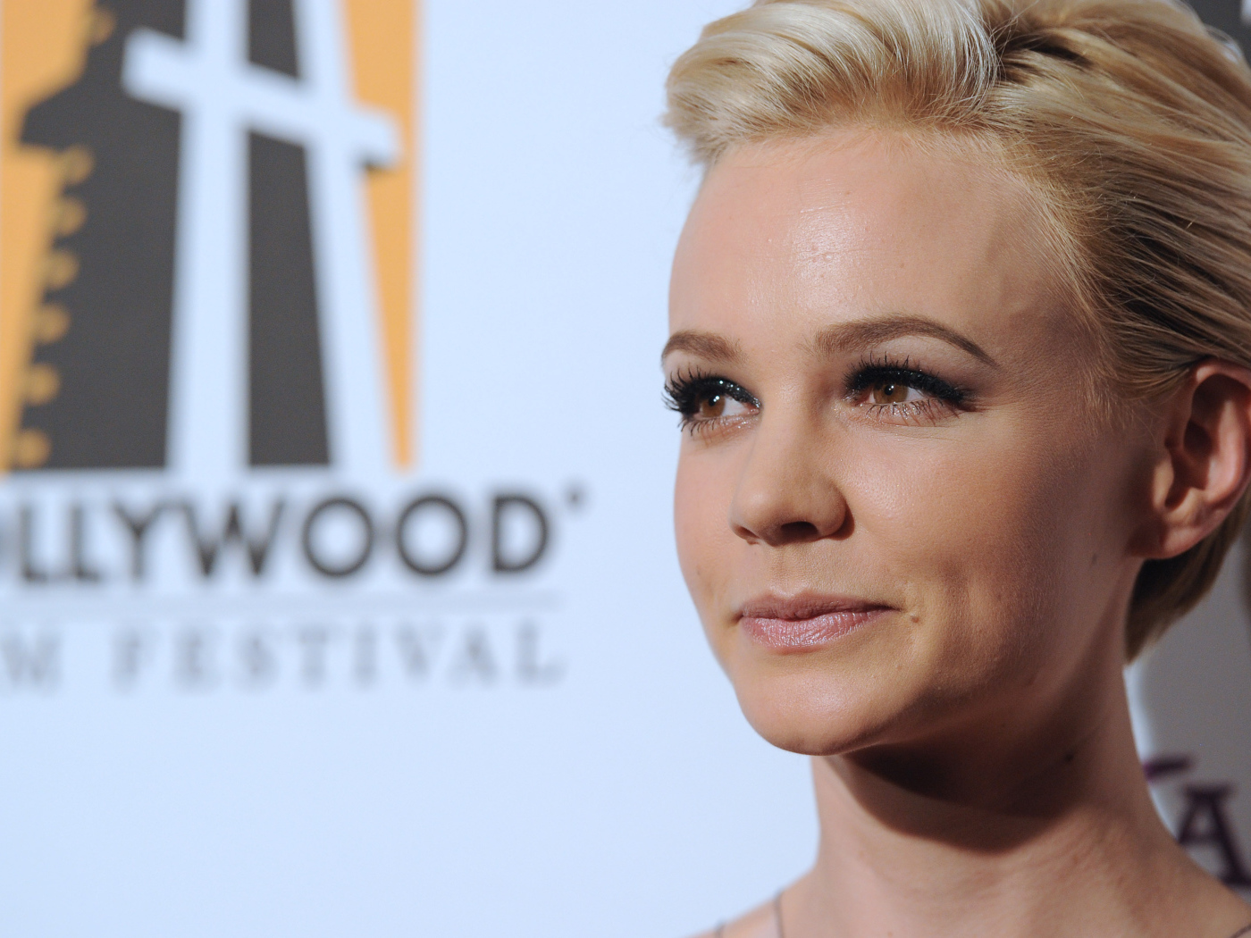 Популярная актриса Кэри Маллиган