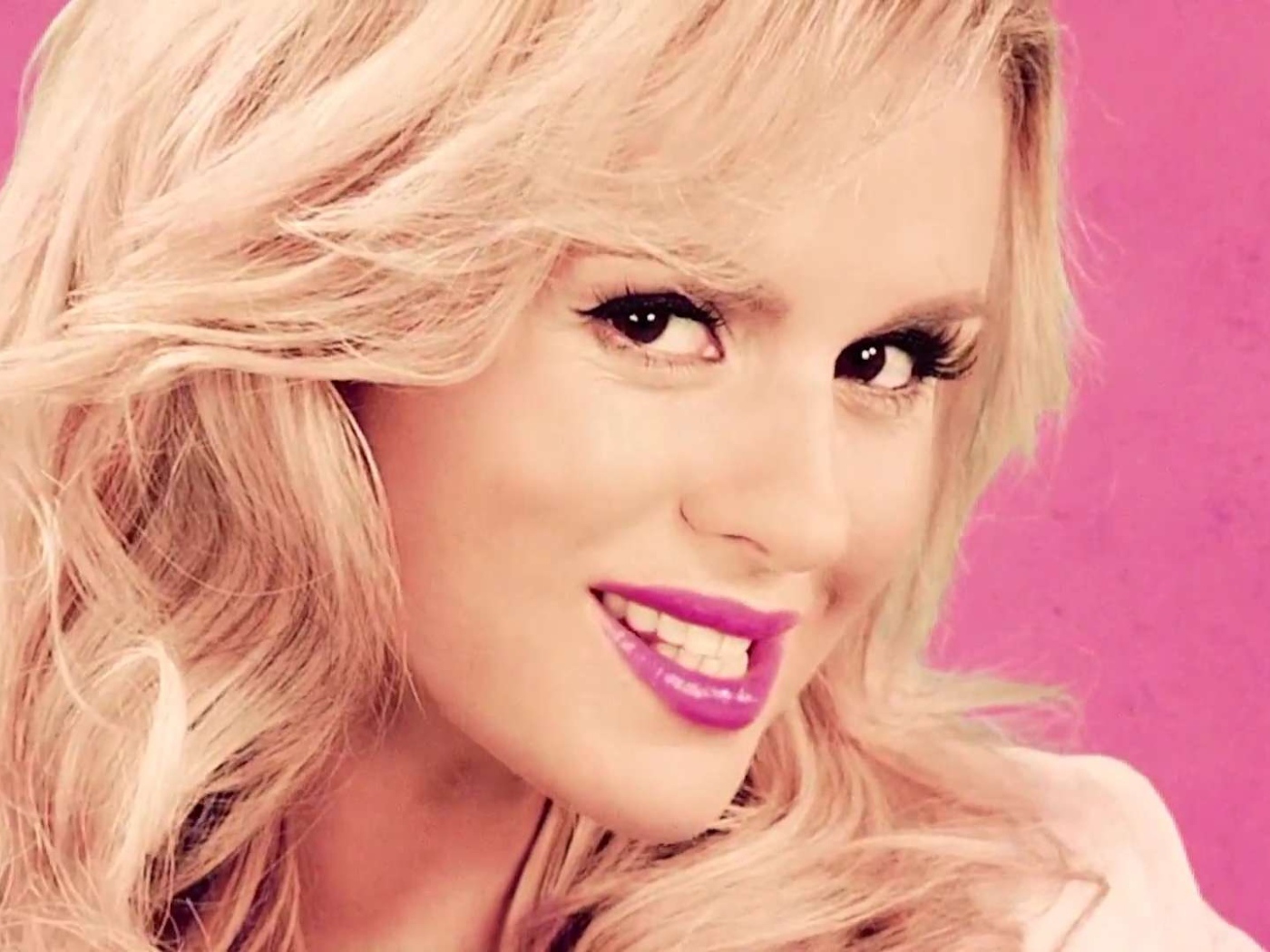 Популярная актриса Анна Семенович