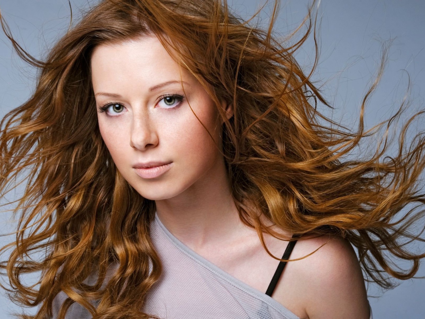 Популярная актриса Юлия Савичева