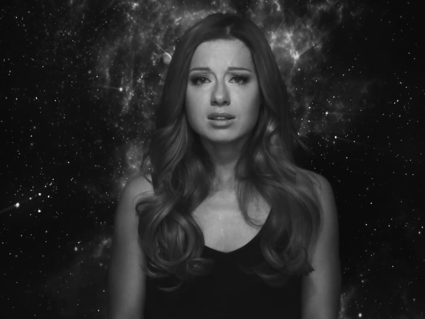 Красивая актриса Юлия Савичева