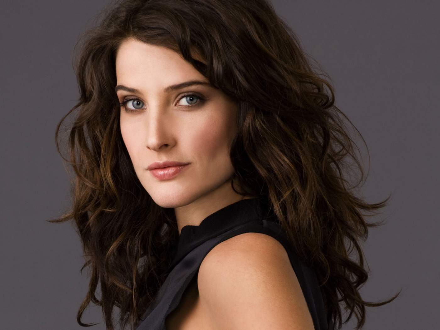 Красивая модель Коби Смолдерс