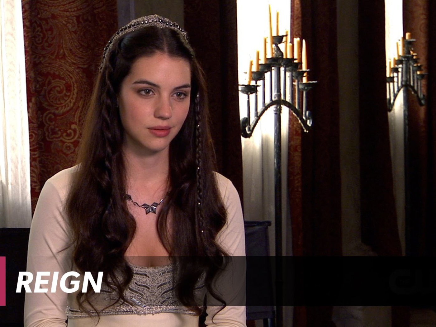 Красивая актриса Аделаида Кэйн