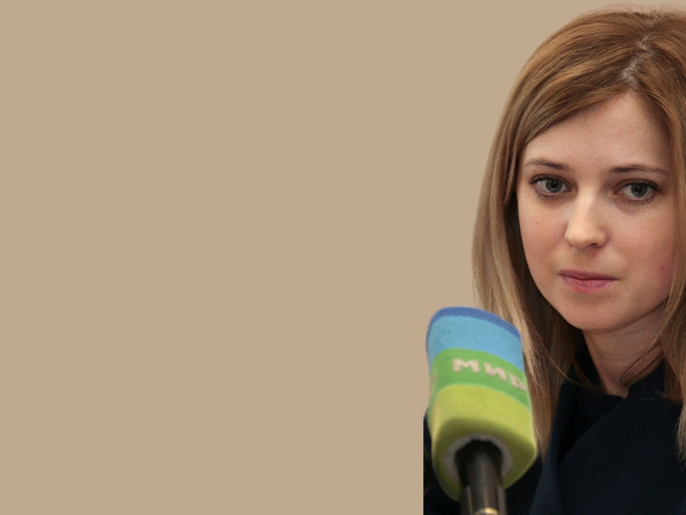 Наталья Поклонская с микрофоном