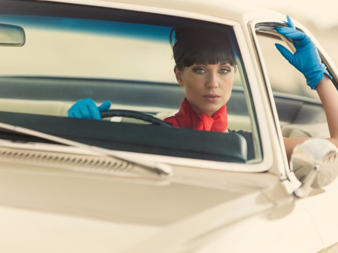 Девушка за рулем