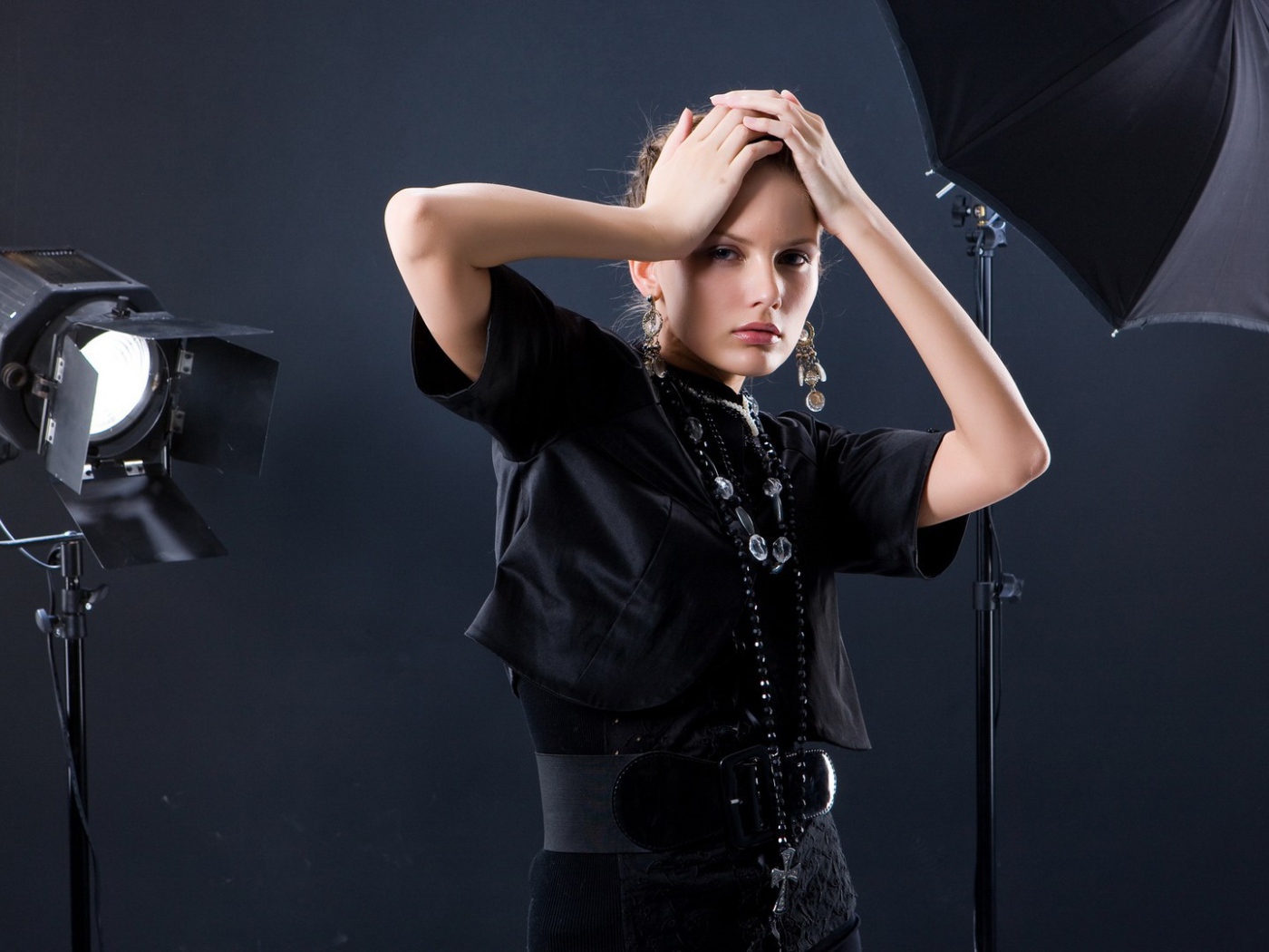 Девушка в фото салоне