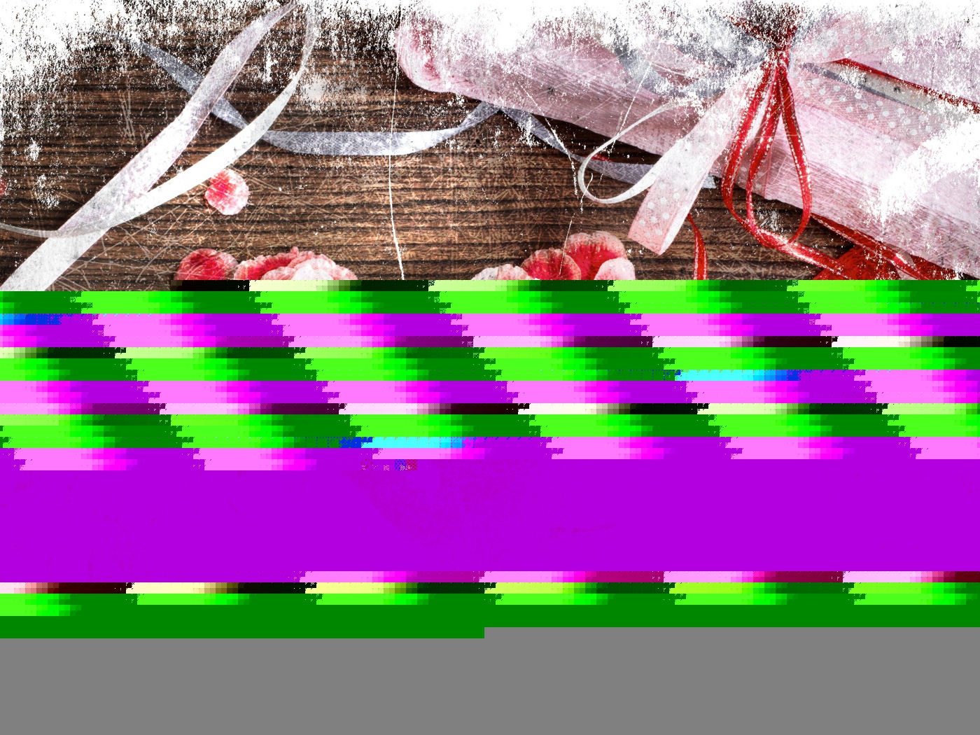 Сердечко из красных цветков