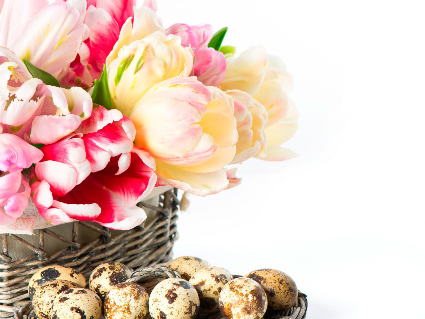 Букет в корзине на Пасху
