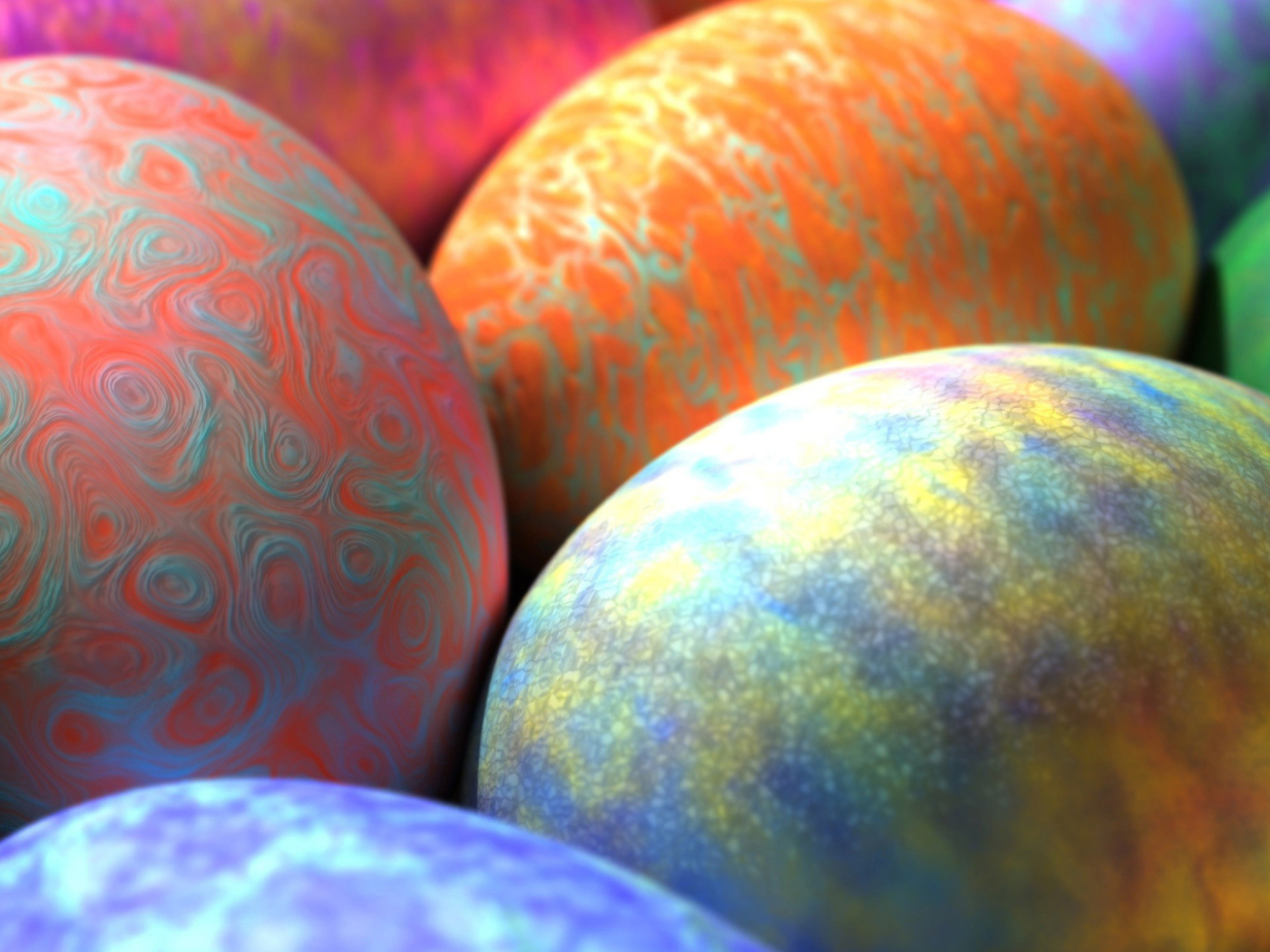 Ярко раскрашенные яйца на Пасху