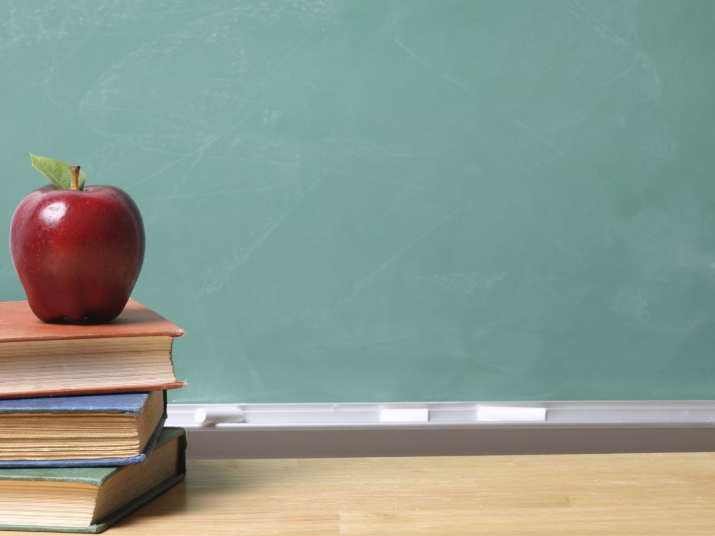 Учебники на столе День знаний 1 сентября