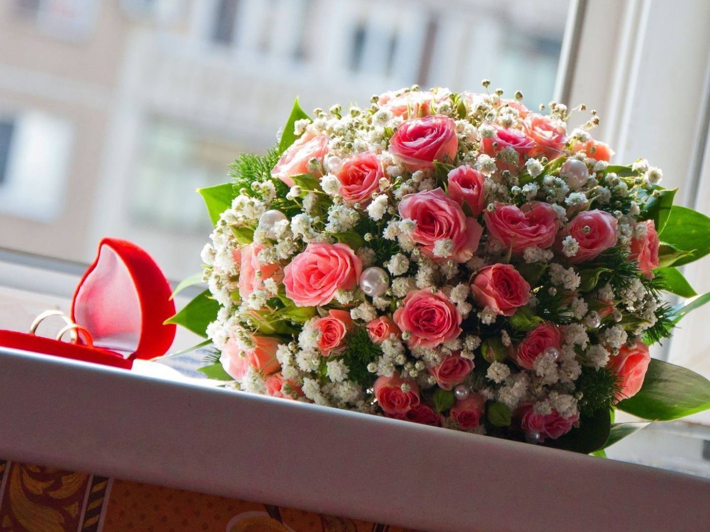 Свадебный букет и кольца