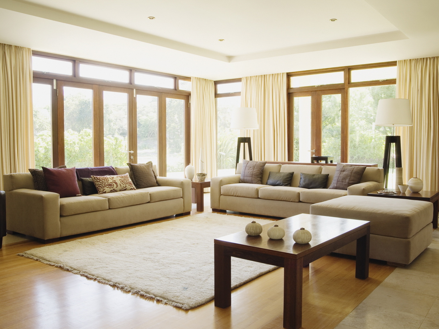 Просторная и светлая гостиная