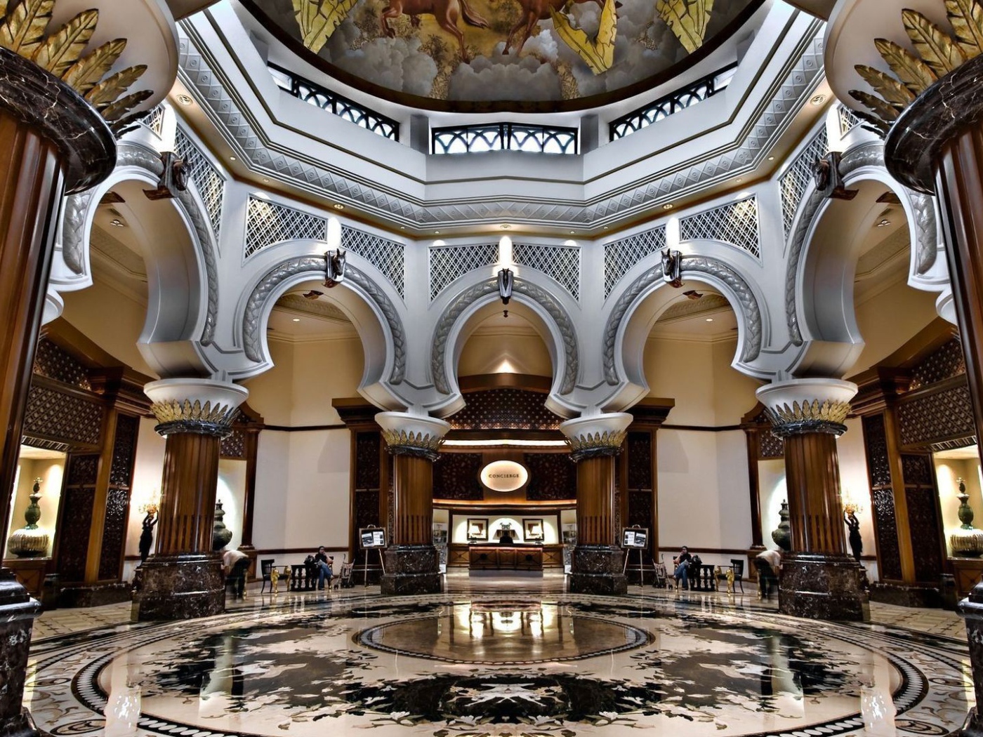 Интерьер зала ожидания