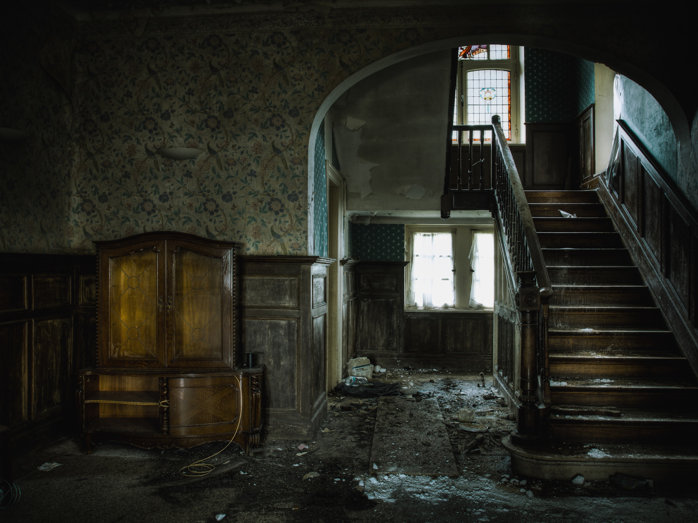 Заброшенный старый дом