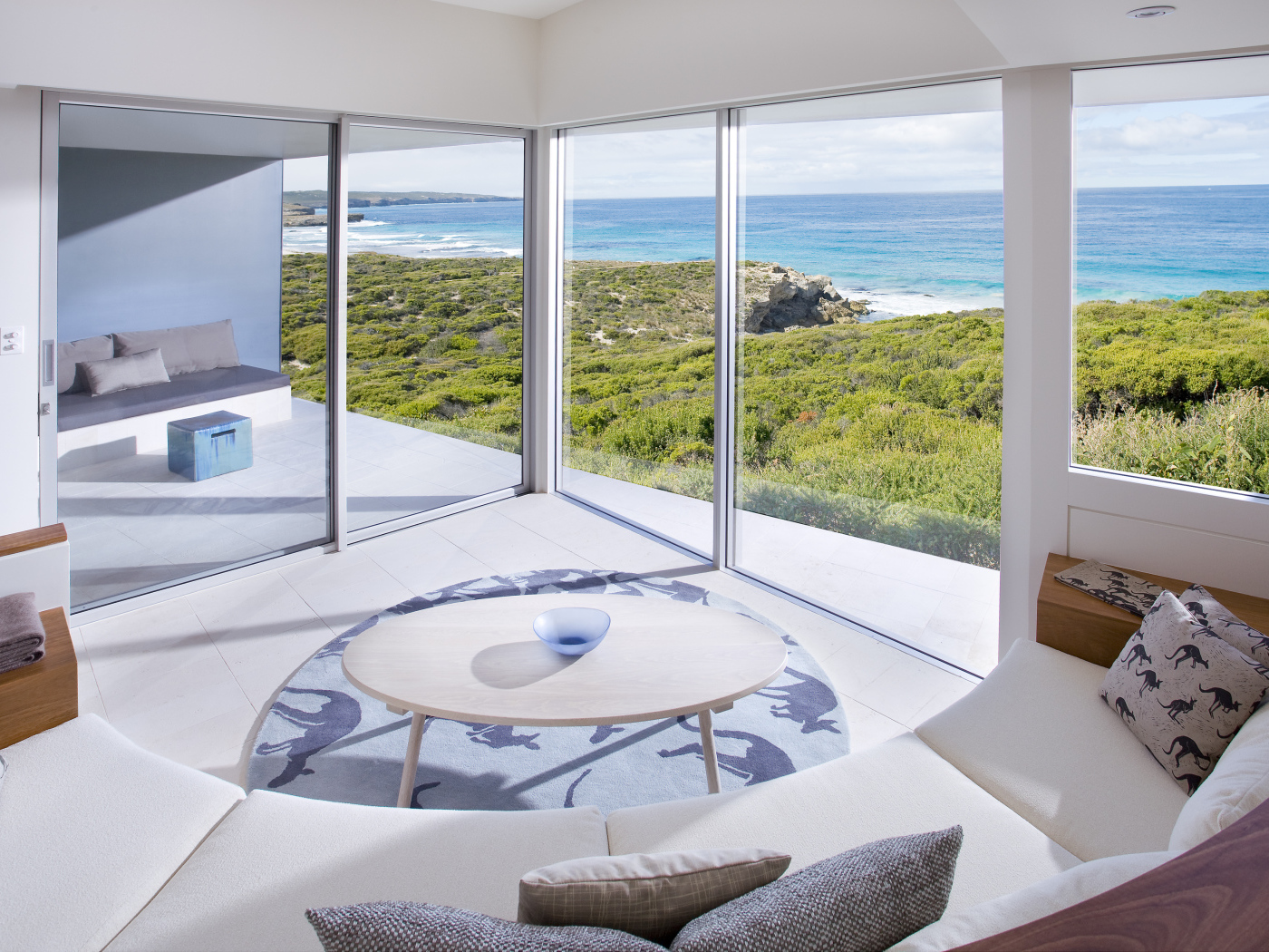 Веранда в доме на берегу моря