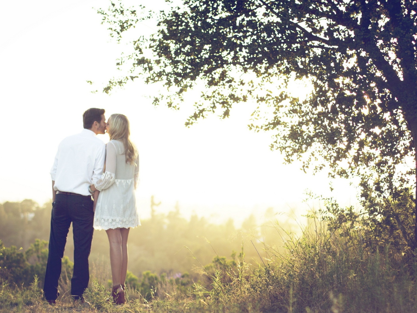 Поцелуй на природе